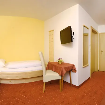 - Restaurant Platzwirt 3* 劳里斯