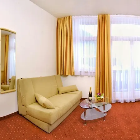 - Restaurant Platzwirt Otel Rauris